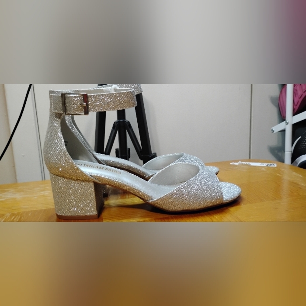 Dream pairs, Silver Glitter block heel sandal size 9 - Picture 4 of 16